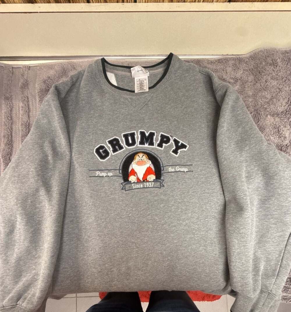Disney Store Exclusive Grumpy Fleece Vintage Sweatshirt Men's XL Gray Stitched